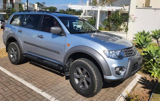 MITSUBISHI PAJERO 3.2 OUTDOOR 4X4 16V TURBO INTERCOOLER DIESEL 4P AUTOMÁTICO MITSUBISHI PAJERO 3.2 OUTDOOR 4X4 16V TURBO INTERCOOLER DIESEL 4P AUTOMÁTICO